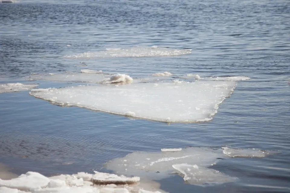 Водолазы извлекли тело погибшего из Селигера.