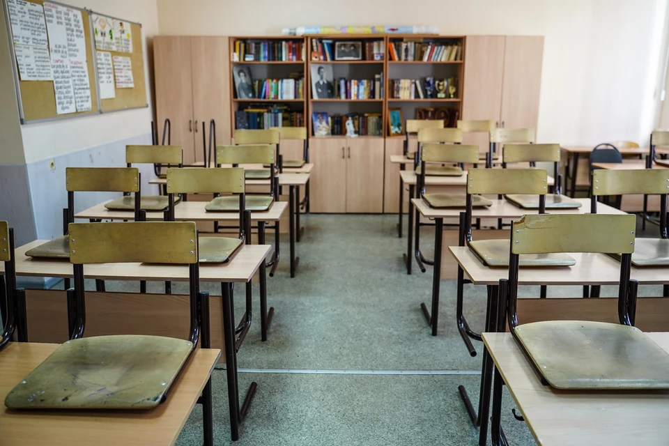 9, 10 и 11 классы будут учиться очно, но с усилением санитарно-эпидемиологических мер.