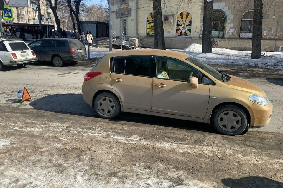 Водитель «Тойоты» наехала на подростка на Серафимовича в Новосибирске. Фото: ГАИ НСО.