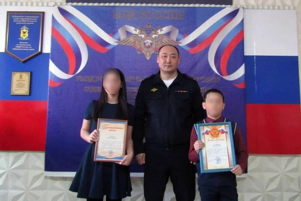 Благодаря внимательности и смелости школьников украденные ценности возвращены владельцам. Фото: ГУ МВД Забайкалья.