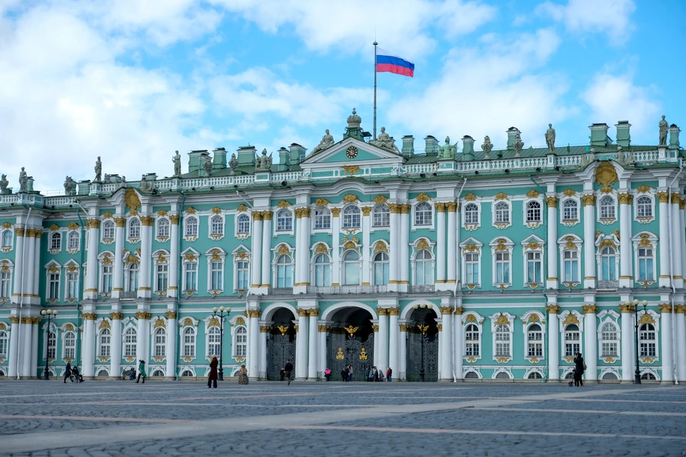 В Эрмитаже прокомментировали заявление блогерши, которую якобы не пустили в музей из-за хорошей одежды.