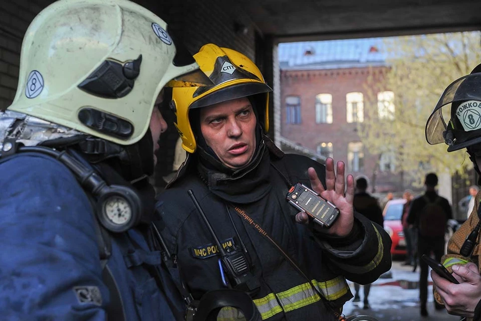 Причину возгорания установят специалисты.