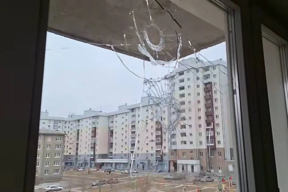 В Ангарске полиция начала проверку из-за повреждения окон в квартире.