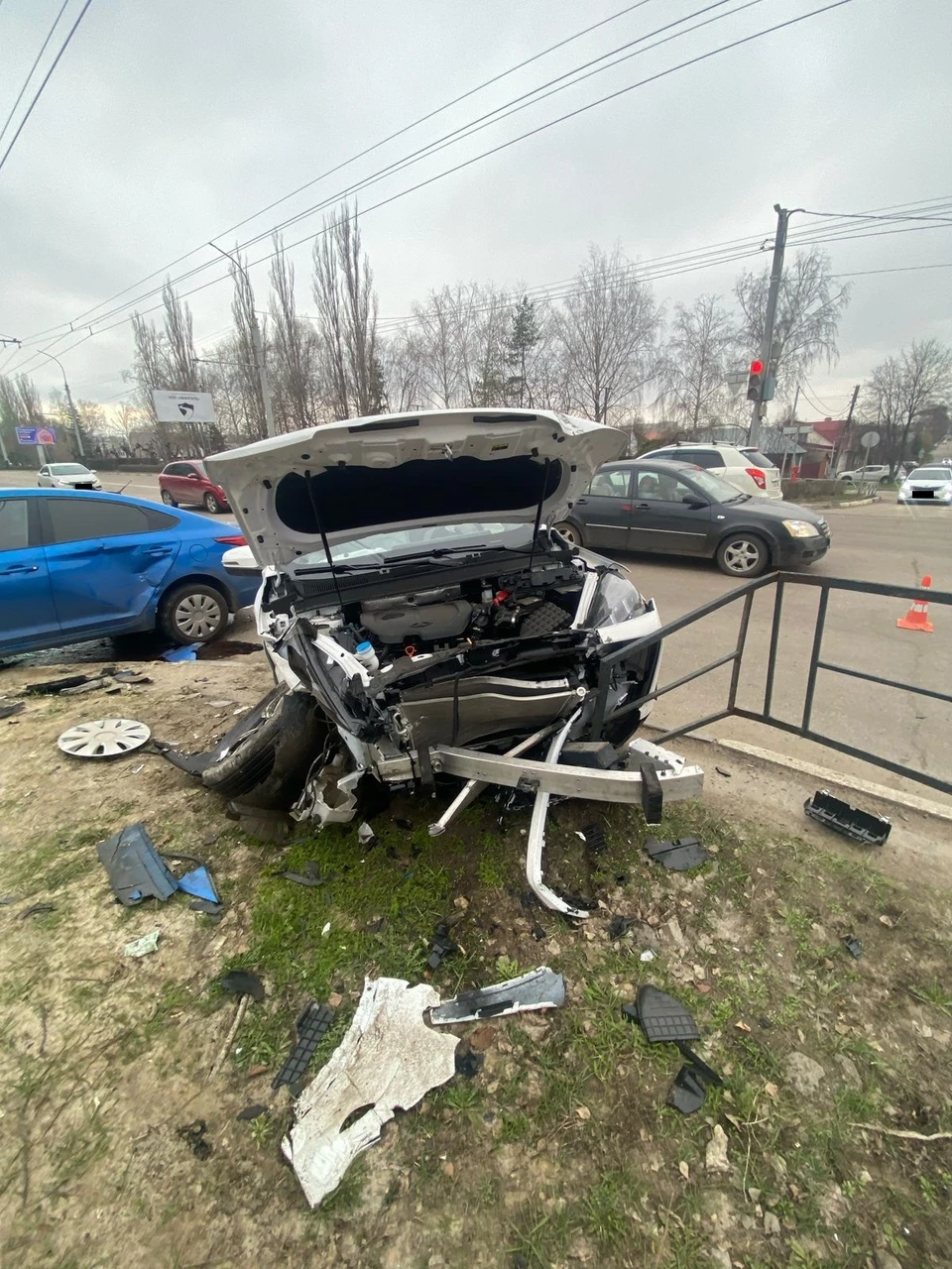 Одна из машин поворачивала налево