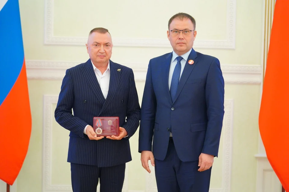 Кузбасский центр крови отмечен медалью за вклад в развитие региона. Фото: телеграм-канал Дмитрия Беглова.