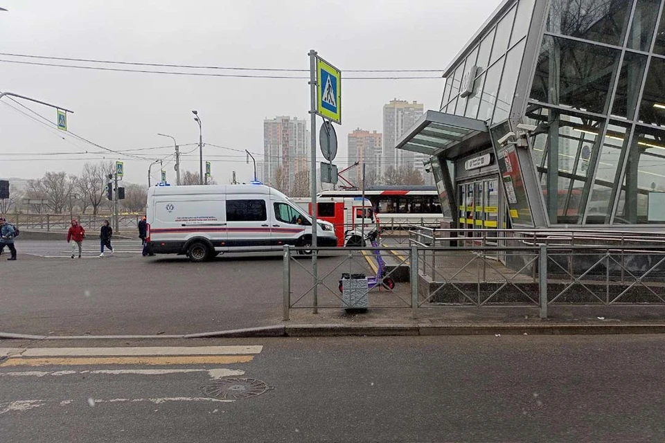 Спасатели и пожарные работают на фиолетовой ветке метро. Фото: предоставлено «КП»