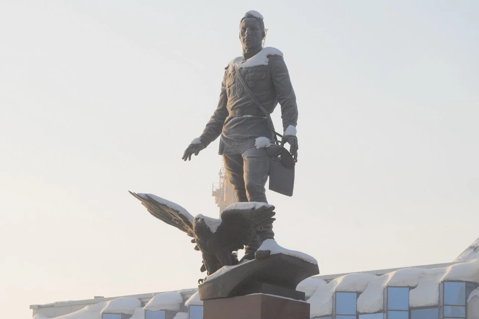 В Новосибирске был воздвигнут памятник Покрышкину.