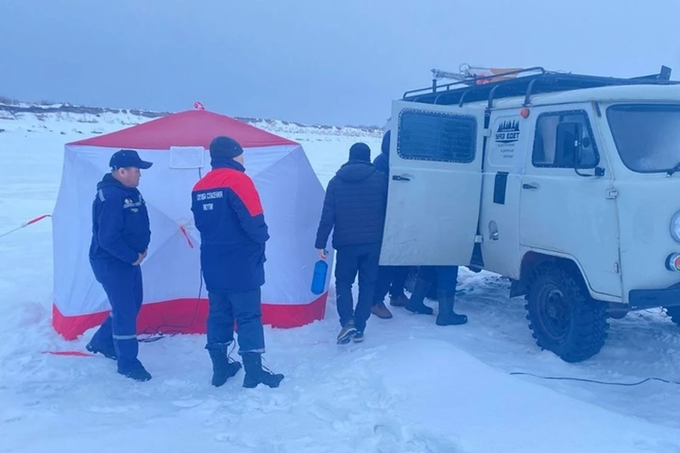 Мужчину, которому стало плохо во время рыбалки, доставили в больницу Якутска. Фото: служба спасения РС (Я)