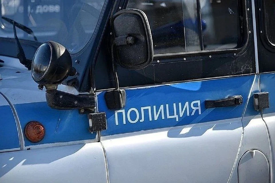 Подростки сломали памятники на могилах.