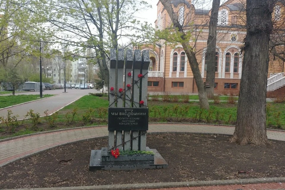 Ежегодно 11 апреля ростовчане собираются у памятника жертвам нацизма. Фото: ФИЛИМОНОВ Анатолий