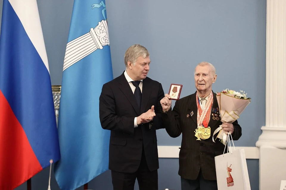 Губернатор поздравил с новой победой 93-летнего «железного деда» из Ульяновска | ФОТО: телеграм-канал губернатора Алексея Русских
