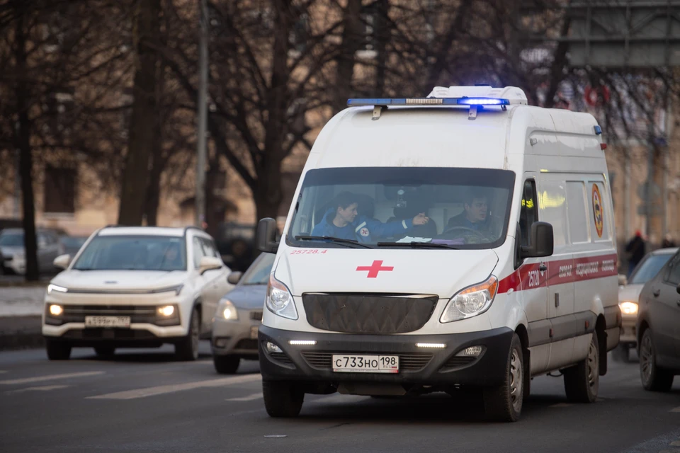 Аварийные бригады работают на месте обстрела