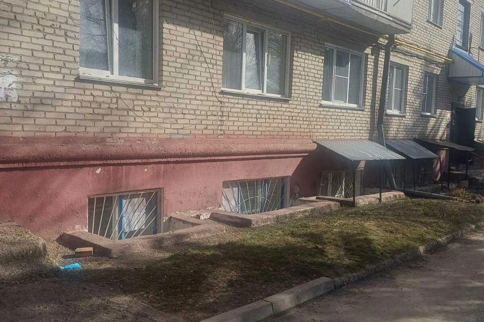 Мальчик упал из окна многоэтажки