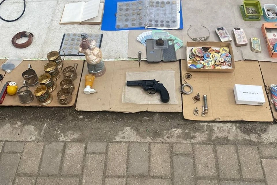 В Донецке полицейские выявили незаконную продажу оружия на рынке. Фото: МВД по ДНР