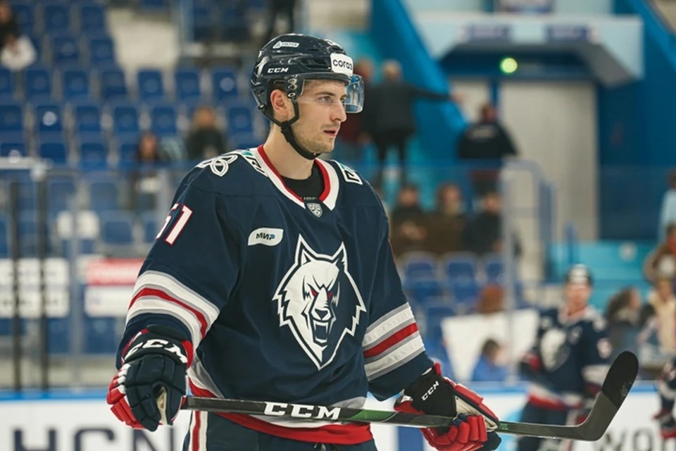 Лещенко играл за нижнекамцев в сезонах 2021/22, 2022/23, 2024/25. Фото: hcnh.ru