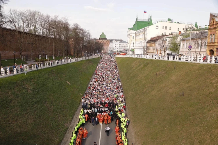 Пасхальный крестный ход прошел в Нижнем Новгороде