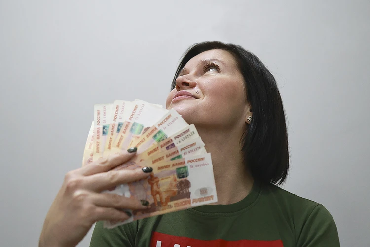 От 200 тысяч рублей: Россияне назвали зарплату мечты для достойной жизни