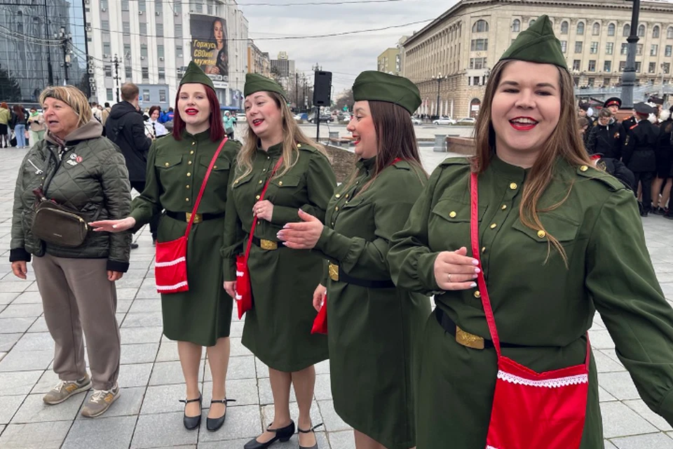 В Хабаровске состоялись акции «Георгиевская ленточка» и «Песни Победы».
