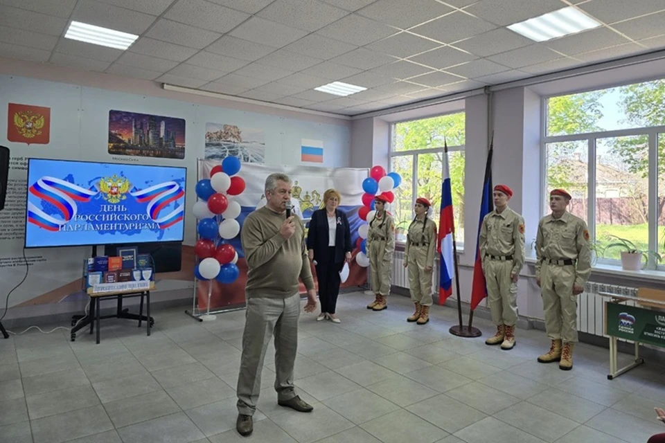 В Старобешево ДНР прошло мероприятие ко Дню российского парламентаризма. Фото: ТГ/Михайлов