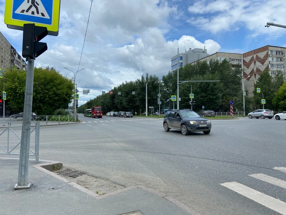 В ЯНАО возобновили движение на трассе через реку Хойзериена.