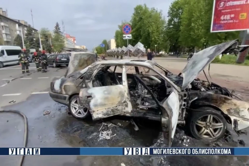 Милиция опубликовала видео со сгоревшим дотла авто после ДТП в Бобруйске. Фото: скриншот с видео УВД Могилевского облисполкома