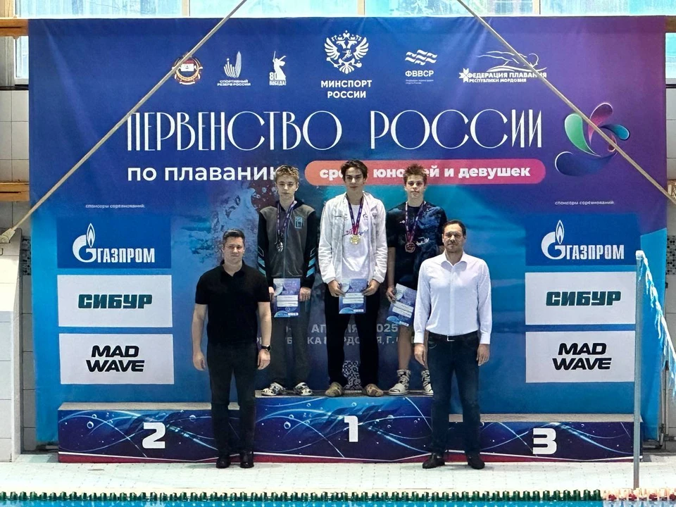 Федор Шашурин (в центре) принес сборной Воронежской области третье золото первенства России.