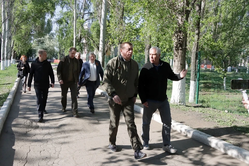 Губернатор Сахалинской области осмотрел объекты восстановления в Шахтерске ДНР. Фото: Правительство ДНР