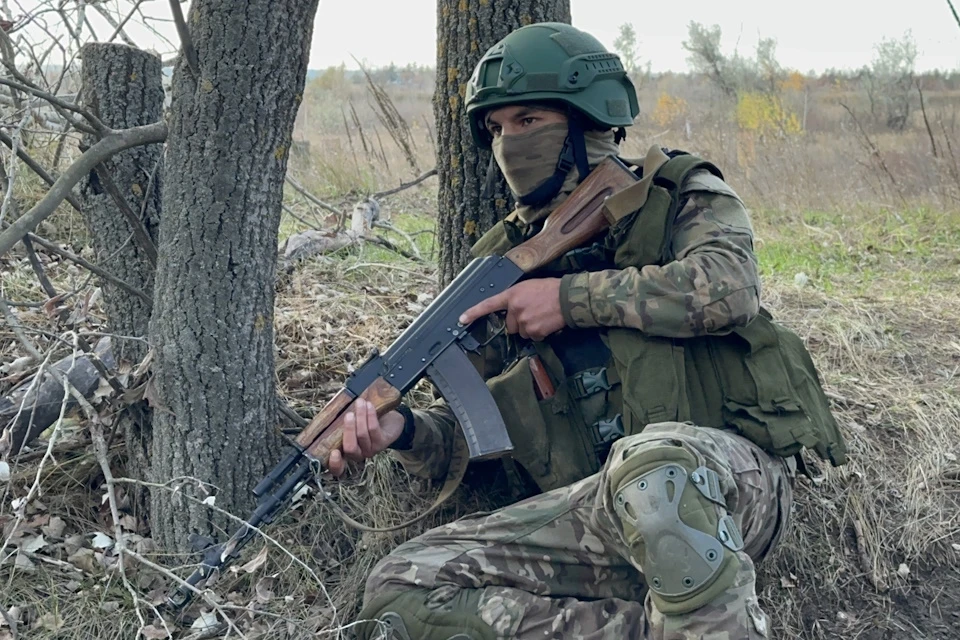Наши военные уничтожают противника днем и ночью