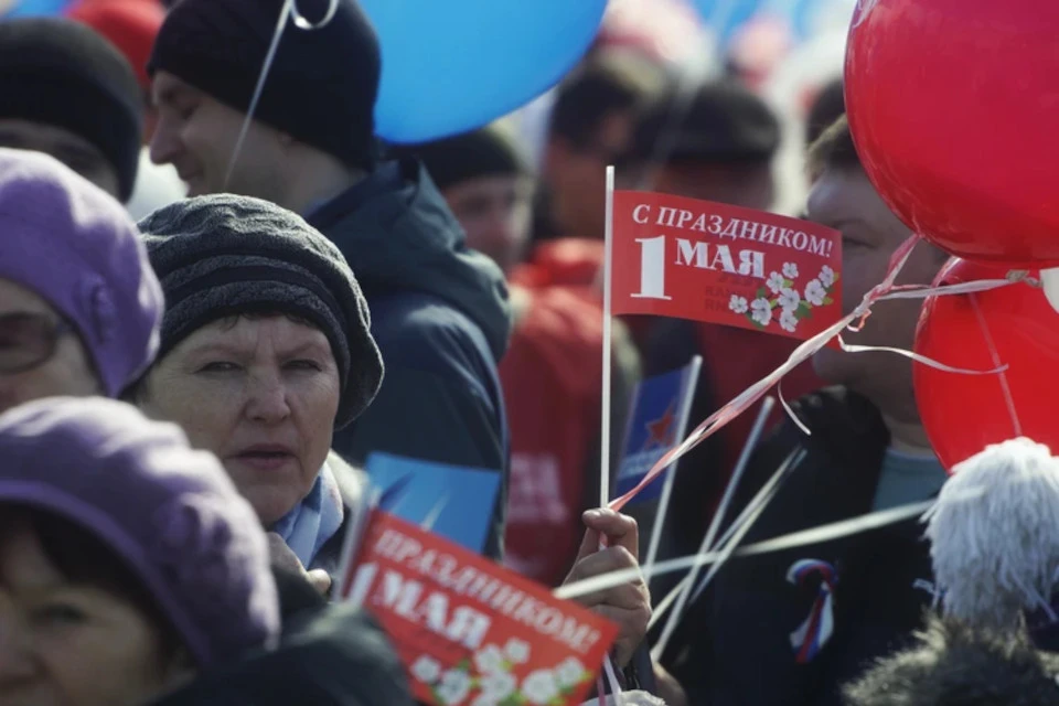 В Тверской области народ отмечает Первомай. Правда, погода не для выездов на природу...