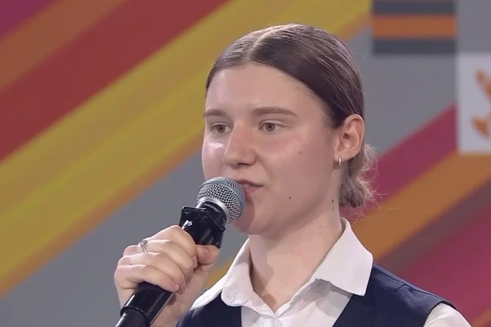 Ольга Пашенцева из Тореза ДНР выступила перед Путиным с инициативой. Фото: Знание.Первые