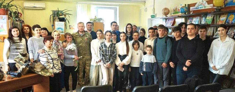 Встреча с героем прошла в теплой и душевной атмосфере.