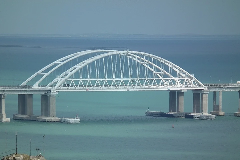 В очереди перед Крымским мостом со стороны Керчи стоят 210 авто