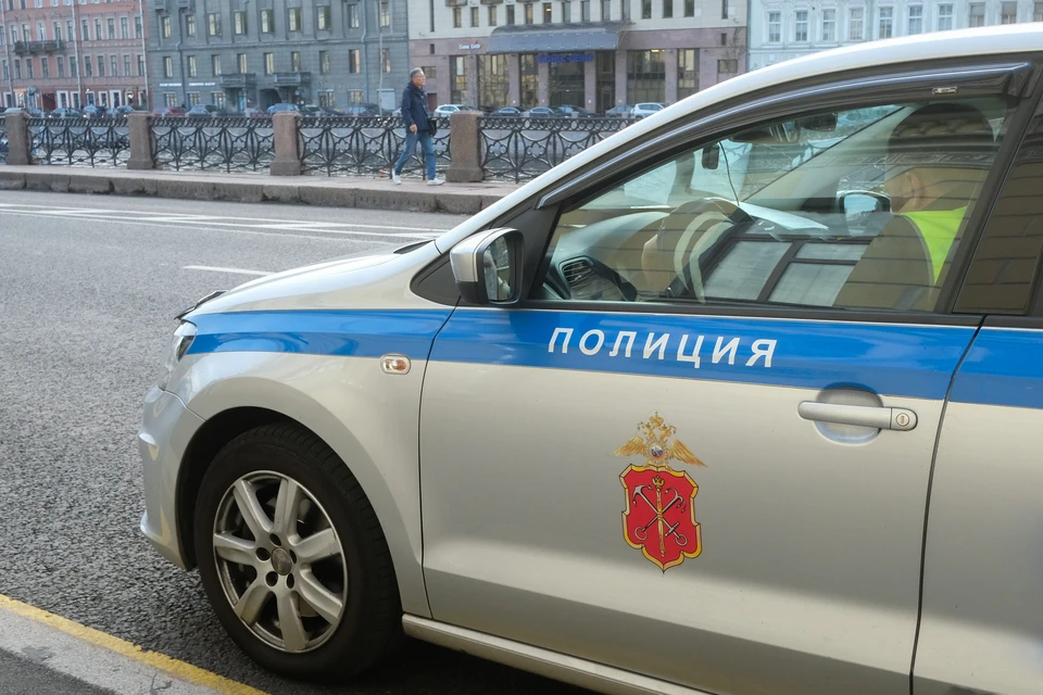 На помощь пришли случайные прохожие.