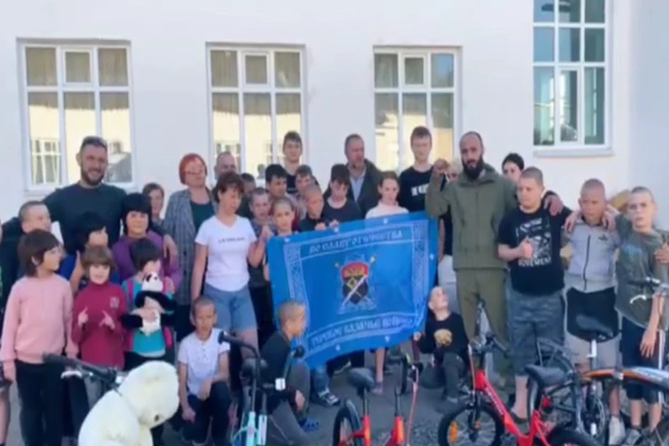 Дети Новокиевского социального центра получили подарки от терских казаков. Фото: администрация Херсонской области