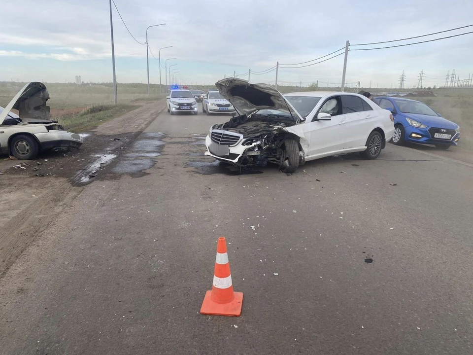 Пострадали водитель и пассажир автомобиля ВАЗ-2110. Фото: УМВД по Оренбургской области