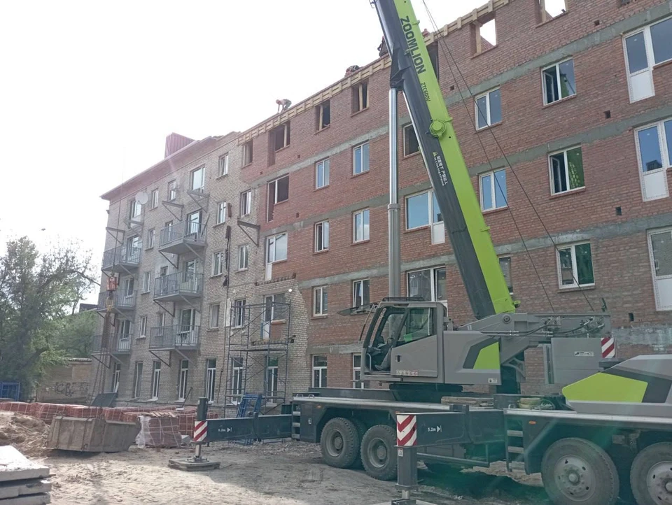 Дом попал под обстрел прошлым летом. ФОТО: Яна Пащенко