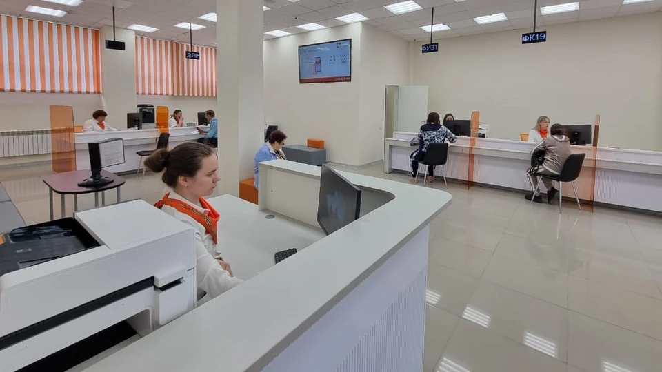Прием клиентов в офисе будут вести сразу в восьми окнах / Фото: АО «ЭнергосбыТ Плюс»