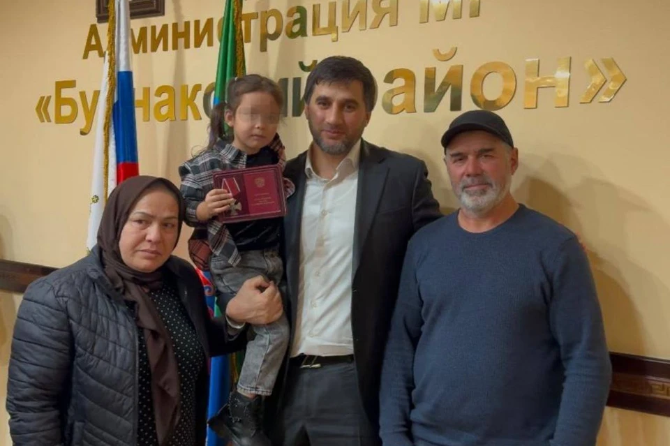 Глава района в Дагестане оставил обязанности ради службы в зоне СВО. Фото: соцсети Уллубия Ханмурзаева