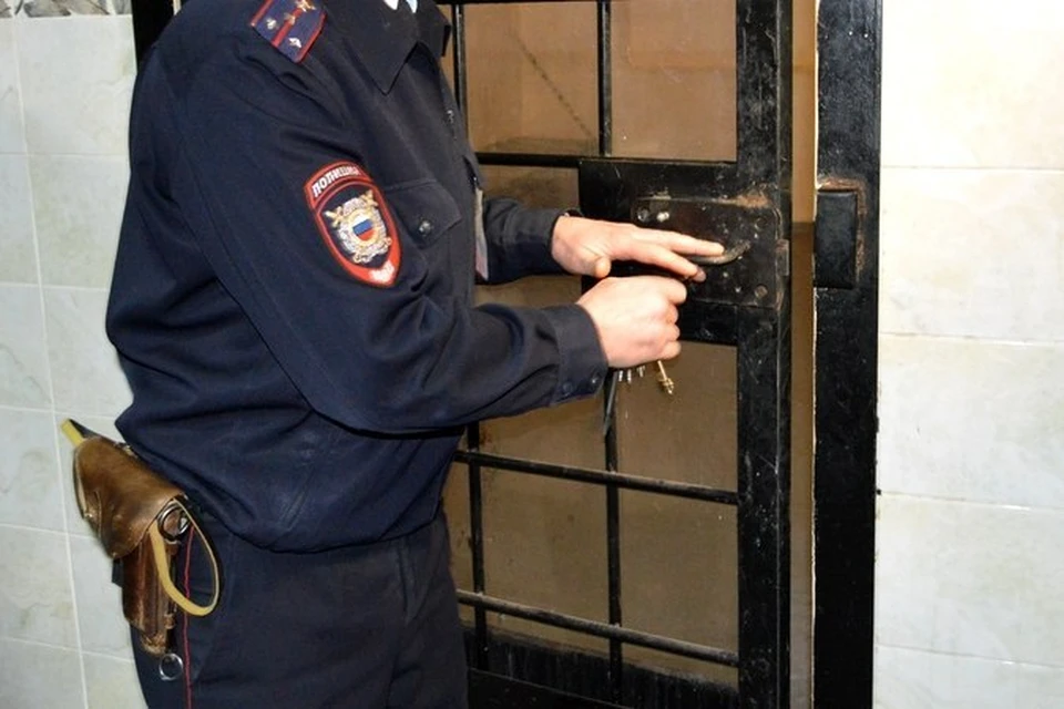 Задержанным мужчинам 28 лет и 33 года.
