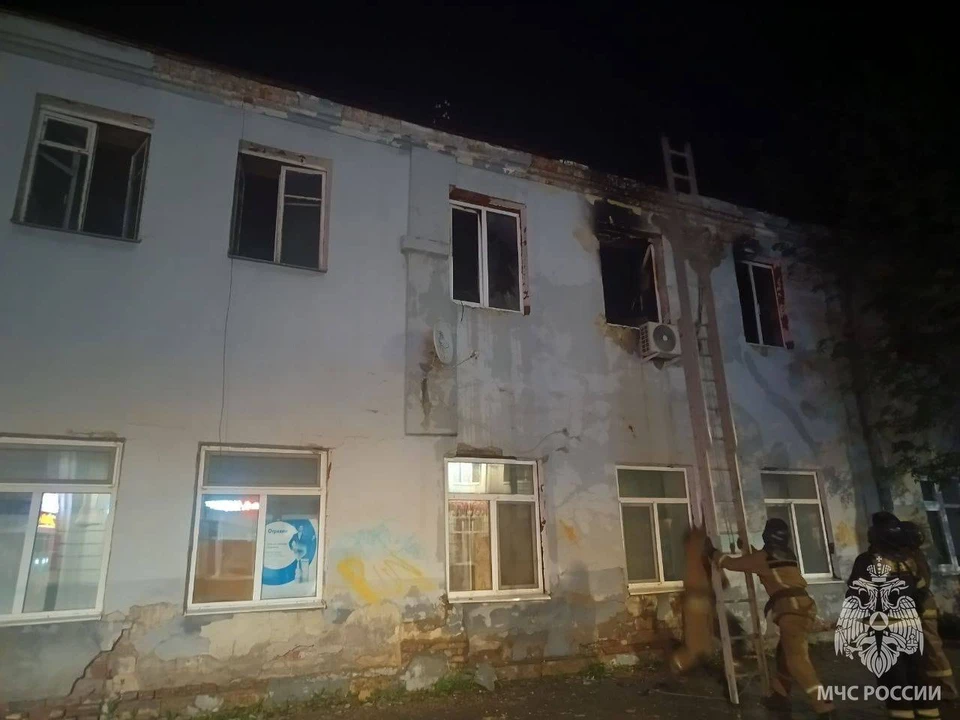 Возгорание произошло в многоквартирном доме на улице Кирова.