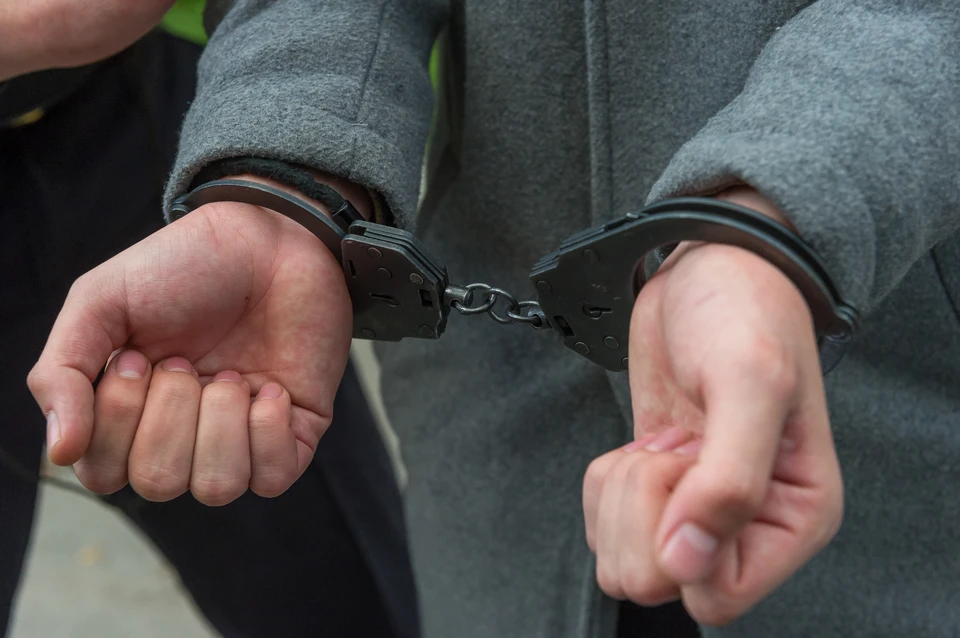 Полицейские получили минимум две взятки.
