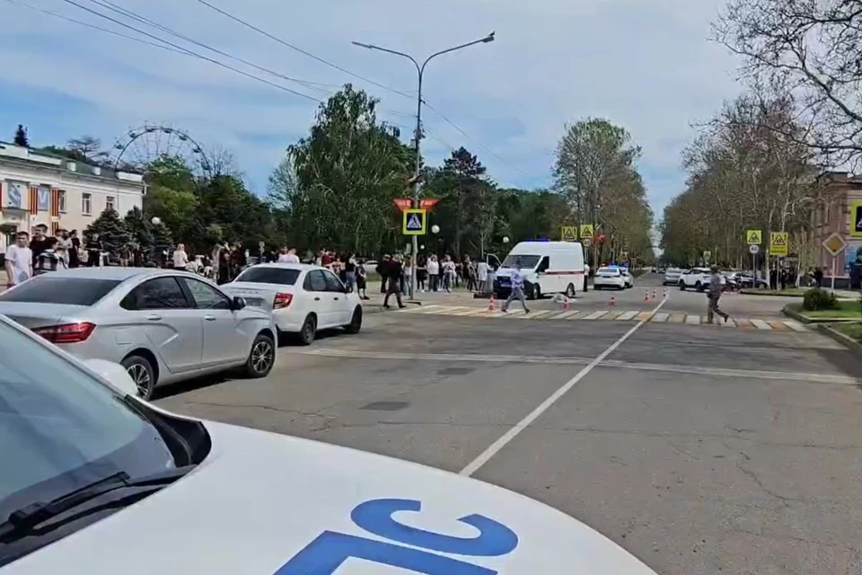 Женщина переходила дорогу по пешеходному переходу на улице Ленина Фото: пресс-служба ГУ МВД РФ по Краснодарскому краю