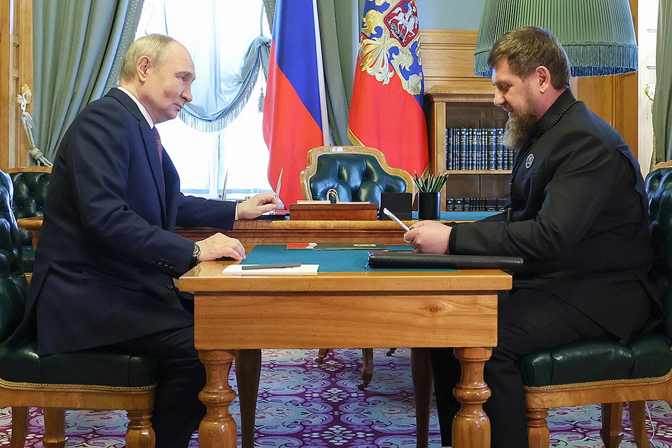 Президент РФ Владимир Путин и глава Чечни Рамзан Кадыров во время встречи. Фото: Александр Казаков/пресс-служба президента РФ/ТАСС
