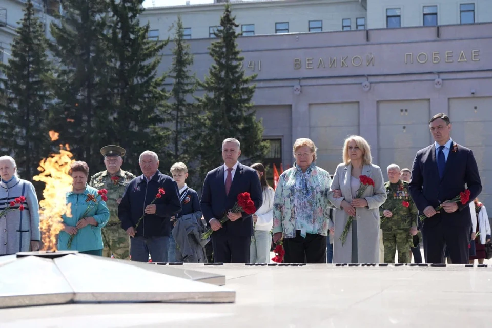 В Иркутске отметили 50-летие мемориала «Вечный огонь».