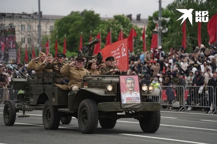 Легендарный Т-34, возвращение «Бессмертного полка» и слезы на глазах: как в Самаре прошел парад в честь 80-летия Великой Победы