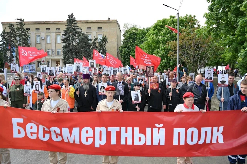 В Геническе в честь 9 мая прошел «Бессмертный полк» Фото: ТГ-канал Владимира Сальдо