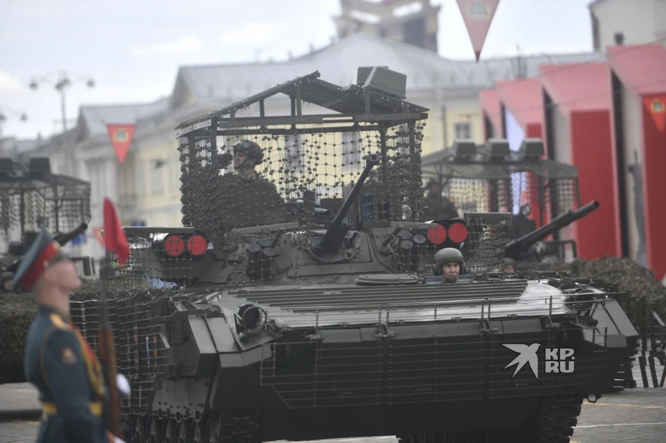 В Параде Победы в Екатеринбурге участвовали исторические и современные образцы военной техники