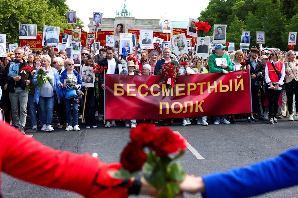 Несмотря на ограничения, введенные немецкими властями, в Берлине состоялась акция «Бессмертный полк».