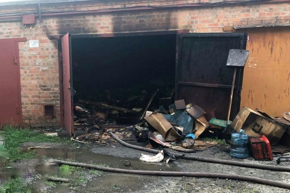 В гараже выгорело 20 кв. метров. Фото: пресс-служба ГУ МЧС России по Ростовской области
