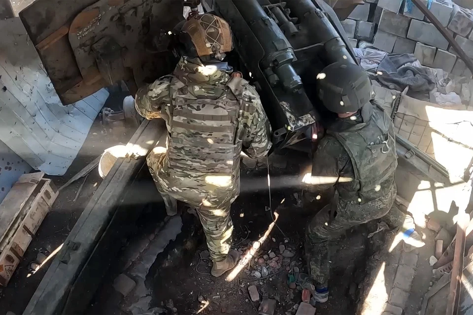 Боевая работа расчета орудия Д-20
